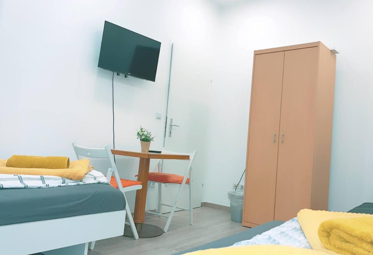 Comfort Triple Room Hn Βιέννη Εξωτερικό φωτογραφία
